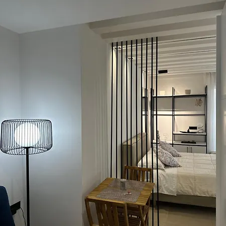 H Y P N O S E By Sea View Apartment