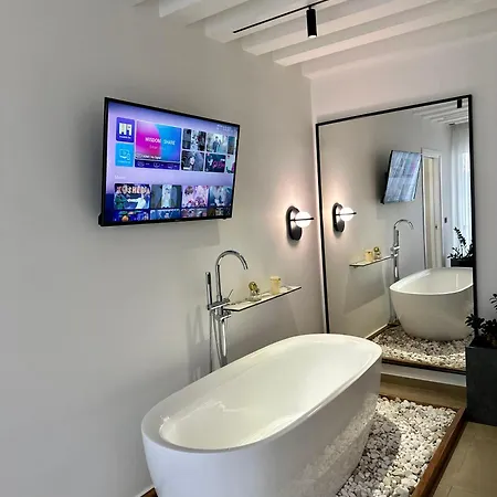 H Y P N O S E By Sea View Apartment