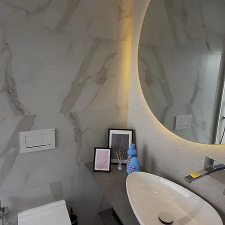 Apartment H Y P N O S E By Sea View Vlore