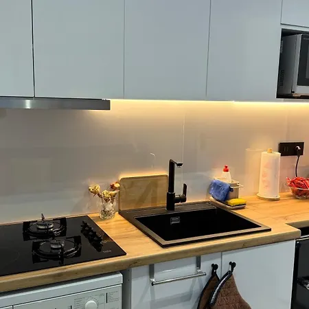 H Y P N O S E By Sea View Apartment