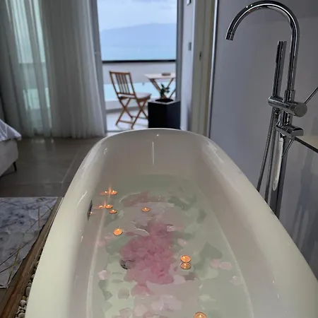 H Y P N O S E By Sea View Apartment