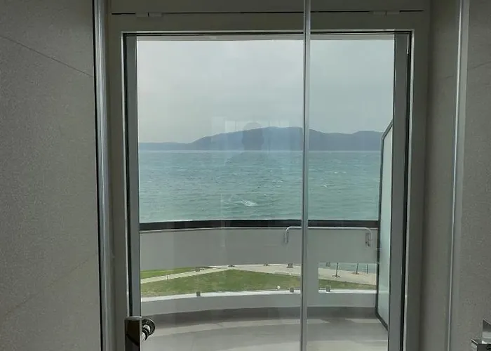 H Y P N O S E By Sea View *