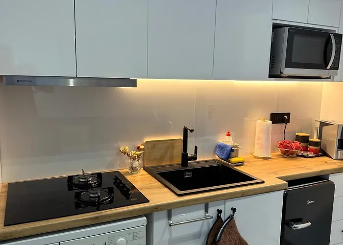 H Y P N O S E By Sea View Apartment